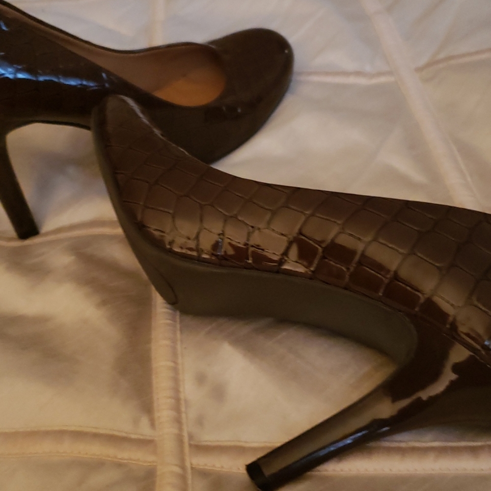 Shoes - Picture 4 of 6